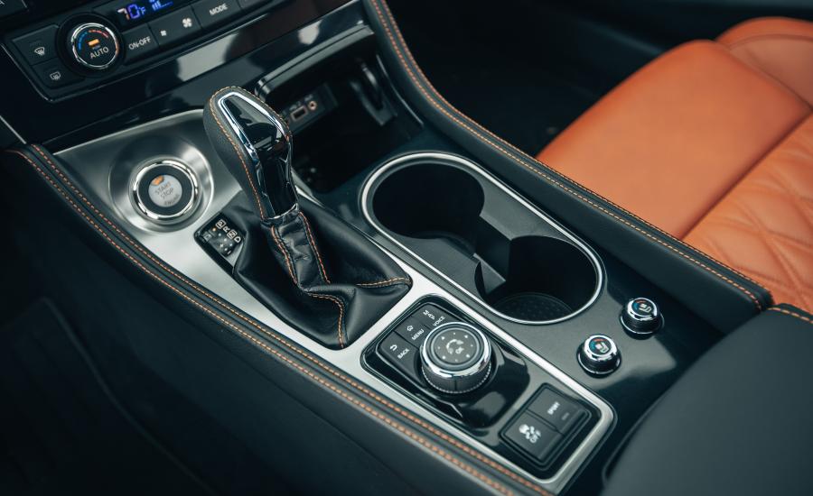 Детали интерьера Nissan Maxima Platinum 2018 года  (фото 32 из 40)